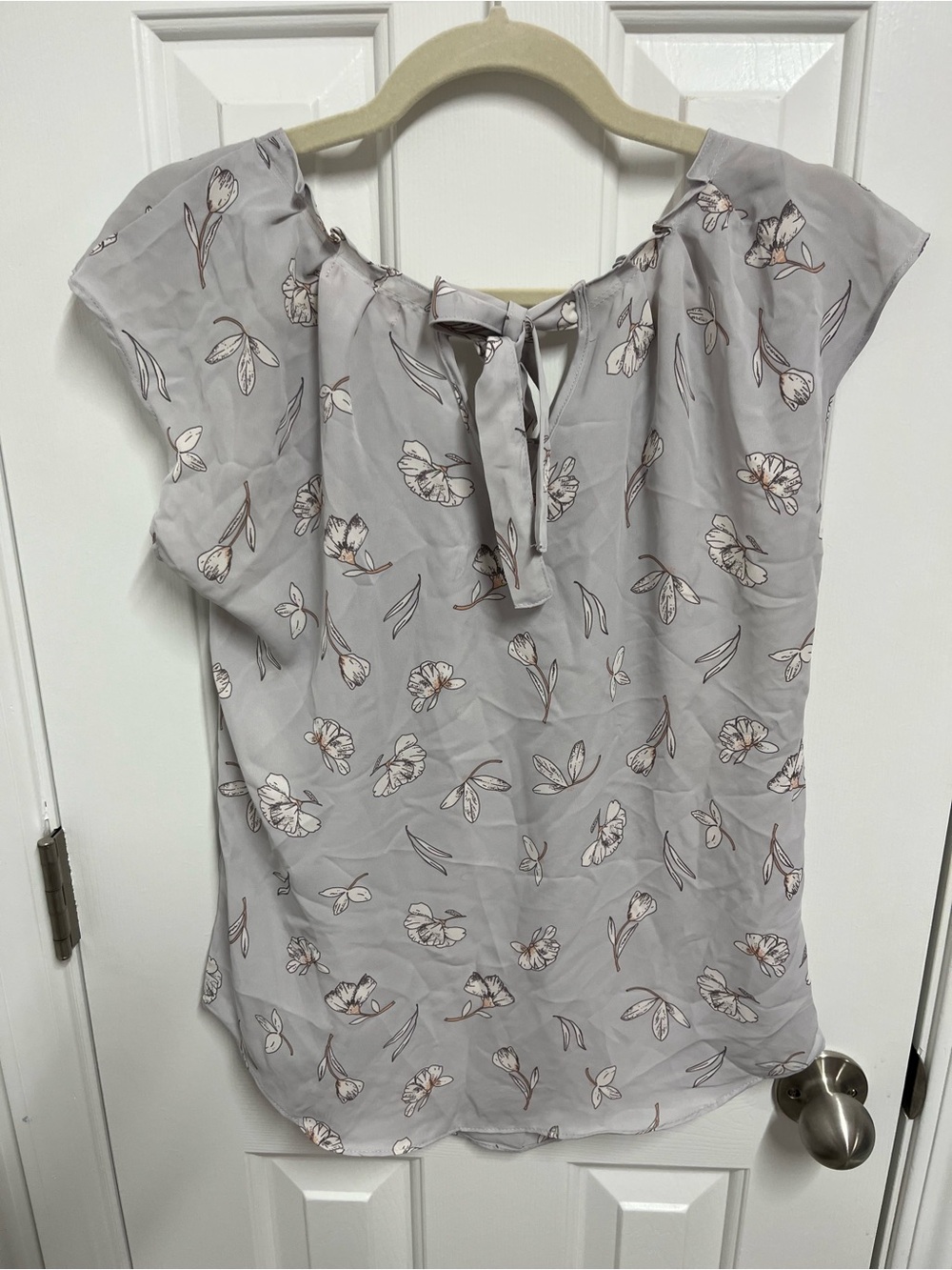 Lauren Conrad Women’s Light Gray Floral Tie-Back Blouse